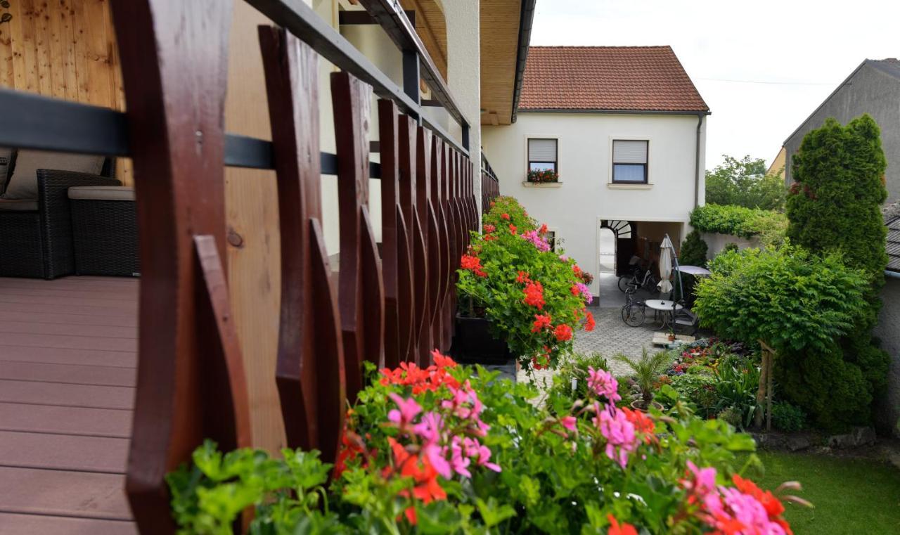 Hotel Blumenhof Wegleitner à Illmitz Extérieur photo