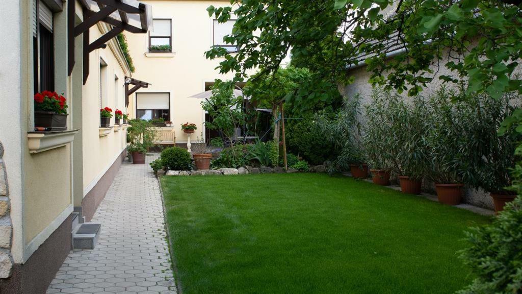Hotel Blumenhof Wegleitner à Illmitz Extérieur photo