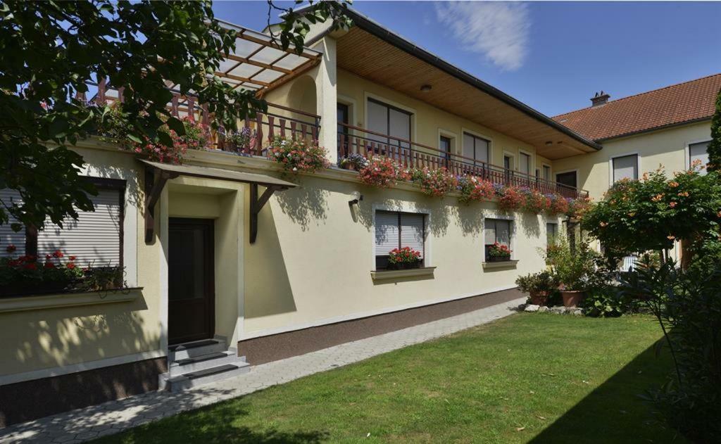 Hotel Blumenhof Wegleitner à Illmitz Extérieur photo
